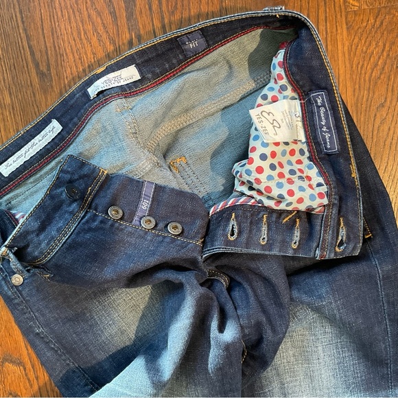 Yes Zee Ladies 31” Cropped Fringed Slim Fit Distressed Blue Jeans Button Closure - Picture 5 of 11